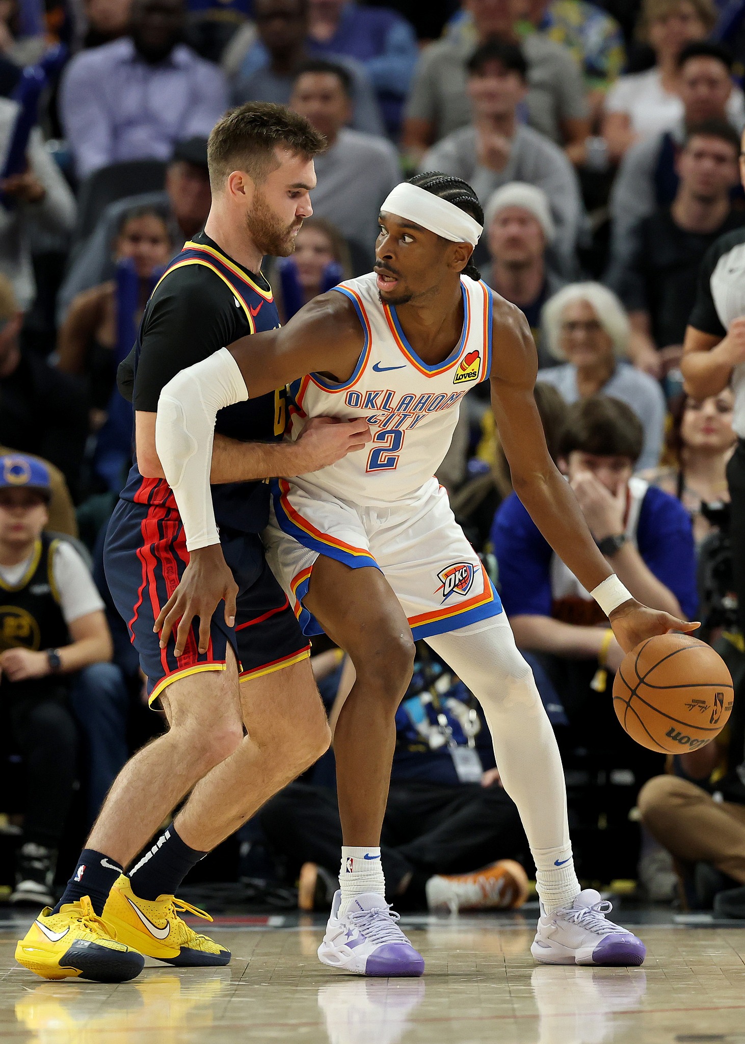 爱游戏-俄克拉荷马雷霆训练开放日；冲刺阶段门线救险引欢呼；NBA常规赛在即；轮换策略成焦点的简单介绍